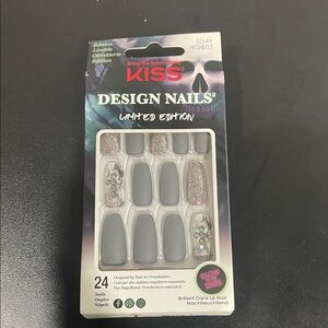 KISS Gray & Silver Floral Press-On Nail Set
